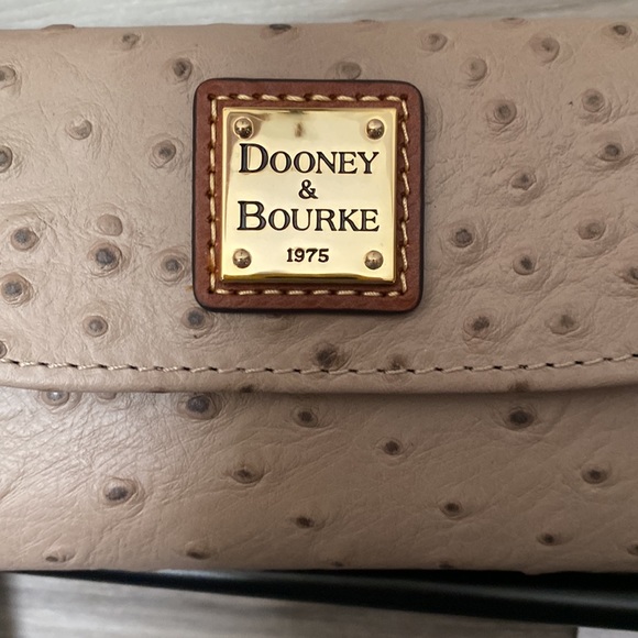 NWT- Dooney & Bourke Ostrich Continental Clutch Leather Wallet, Light Taupe - Picture 3 of 9